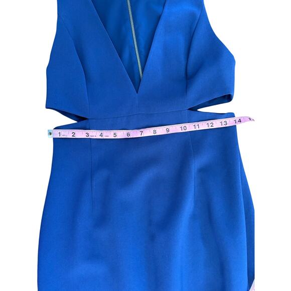 Alice + Olivia Riki Cutout Sheath
Dress in Blue Size 8 - Picture 11 of 15